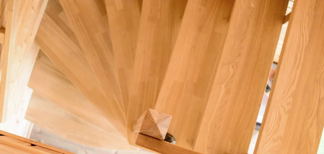 drewniane schody samonośne