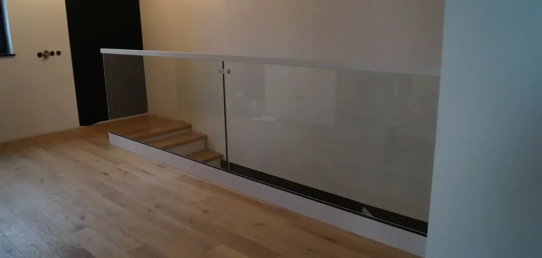 balustrada całoszklana